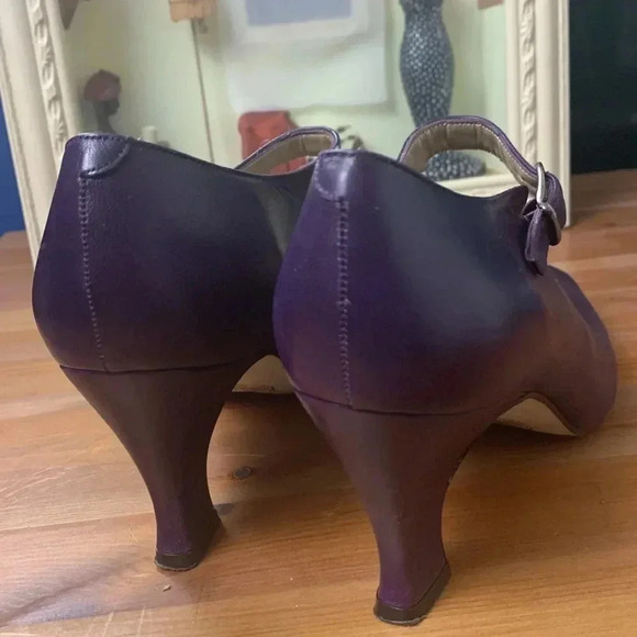 Bandolino 100% leather purple heels with strap Size 7 - Picture 6 of 13